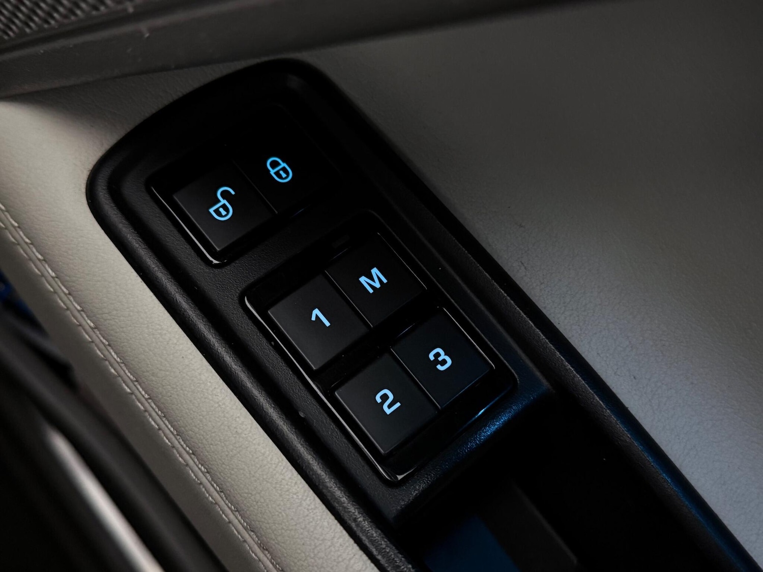 Used Jaguar XE 2017 for sale - 77259680: Photo 20