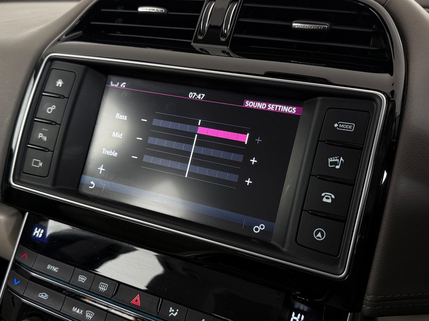 Used Jaguar XE 2017 for sale - 77259680: Photo 27