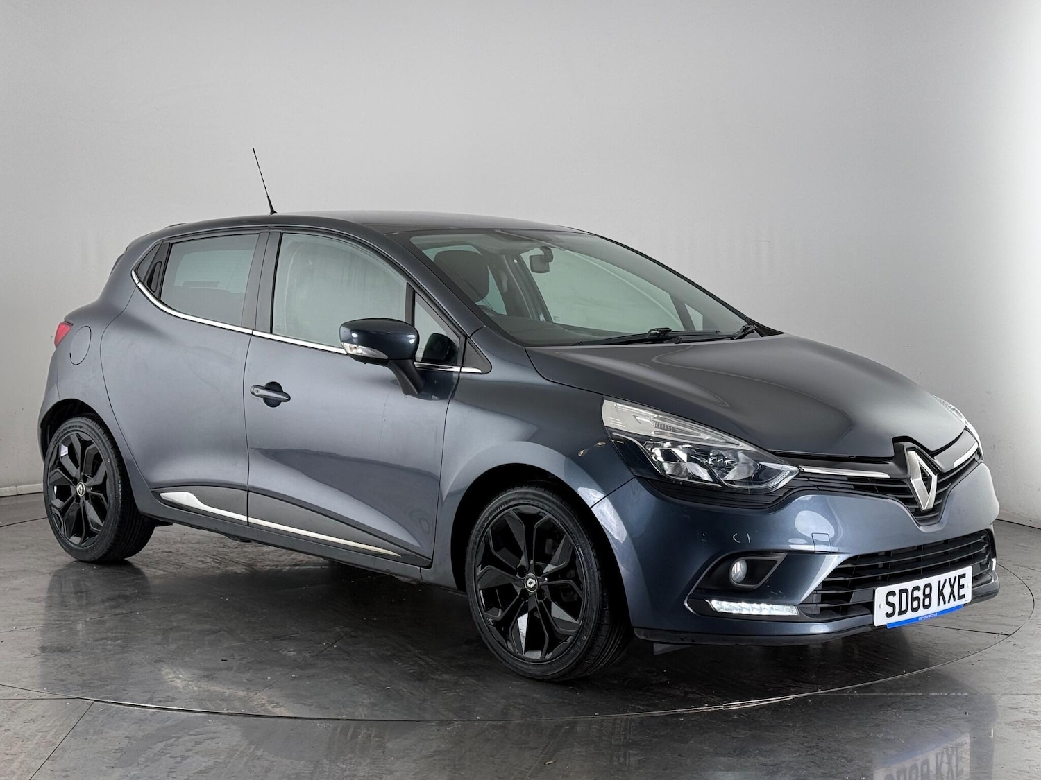 Used Renault Clio 2018 for sale - 76466958: Photo 1