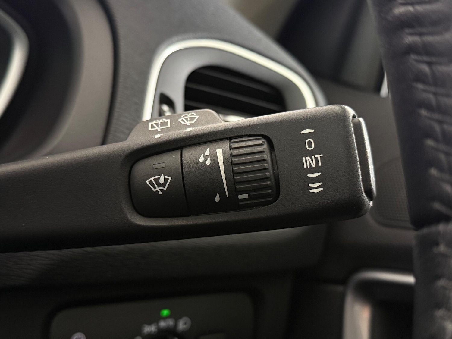 Used Volvo V40 2019 for sale - 77222620: Photo 21