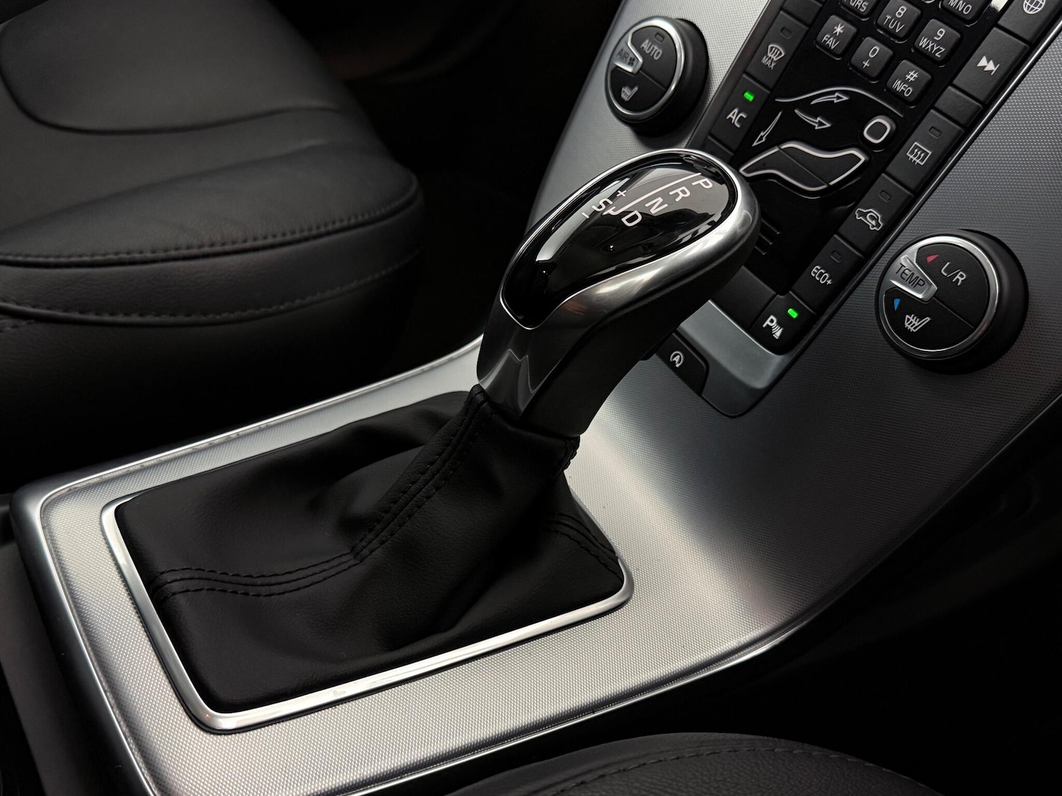 Used Volvo V40 2019 for sale - 77222620: Photo 29