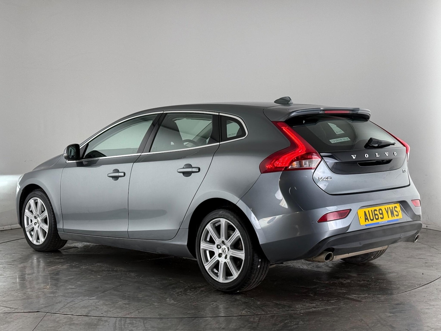 Used Volvo V40 2019 for sale - 77222620: Photo 3