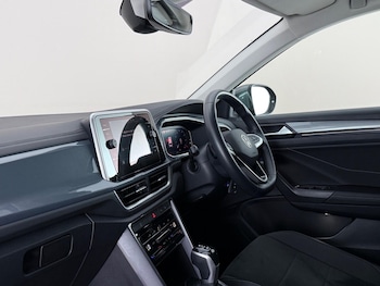 Used Volkswagen T-Roc 2023 for sale - 79202761: Photo
