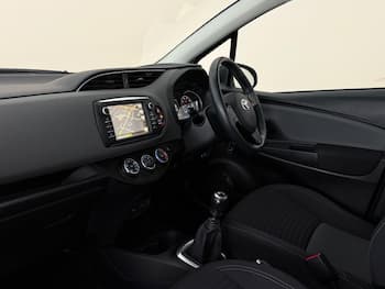 Used Toyota Yaris 2017 for sale - 79691688: Photo