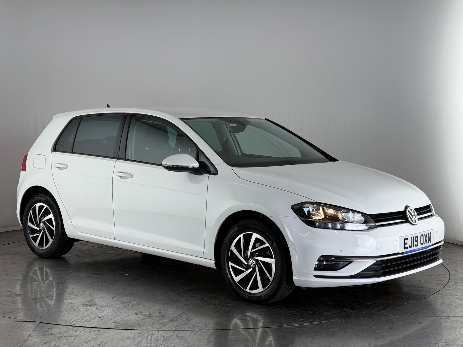 Used Volkswagen Golf 2019 for sale - 76466883: Photo 1