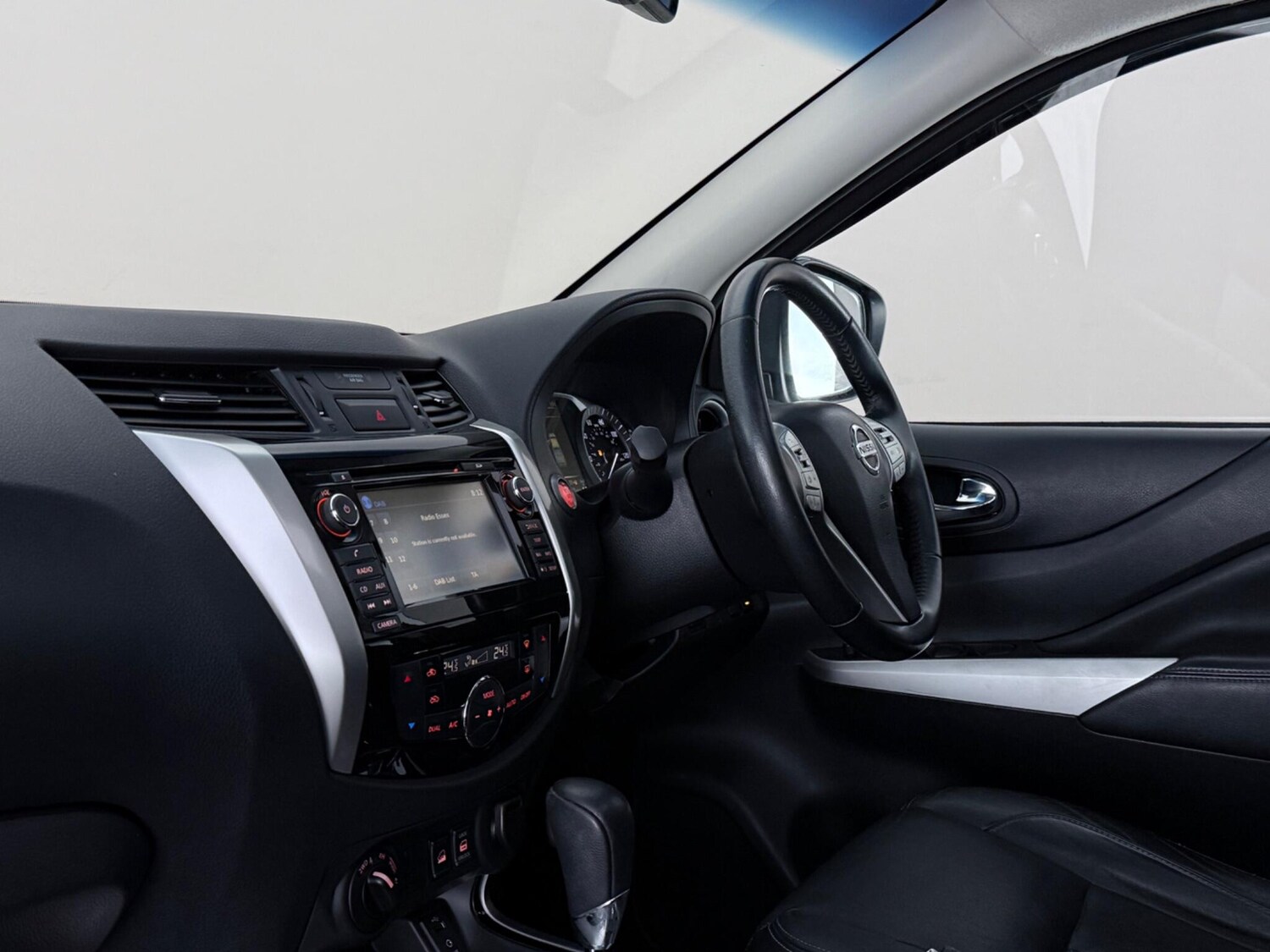 Used Nissan Navara 2017 for sale - 77940871: Photo 13