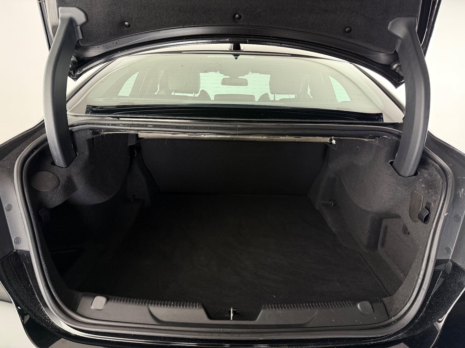 Used Jaguar XE 2016 for sale - 77082145: Photo 12