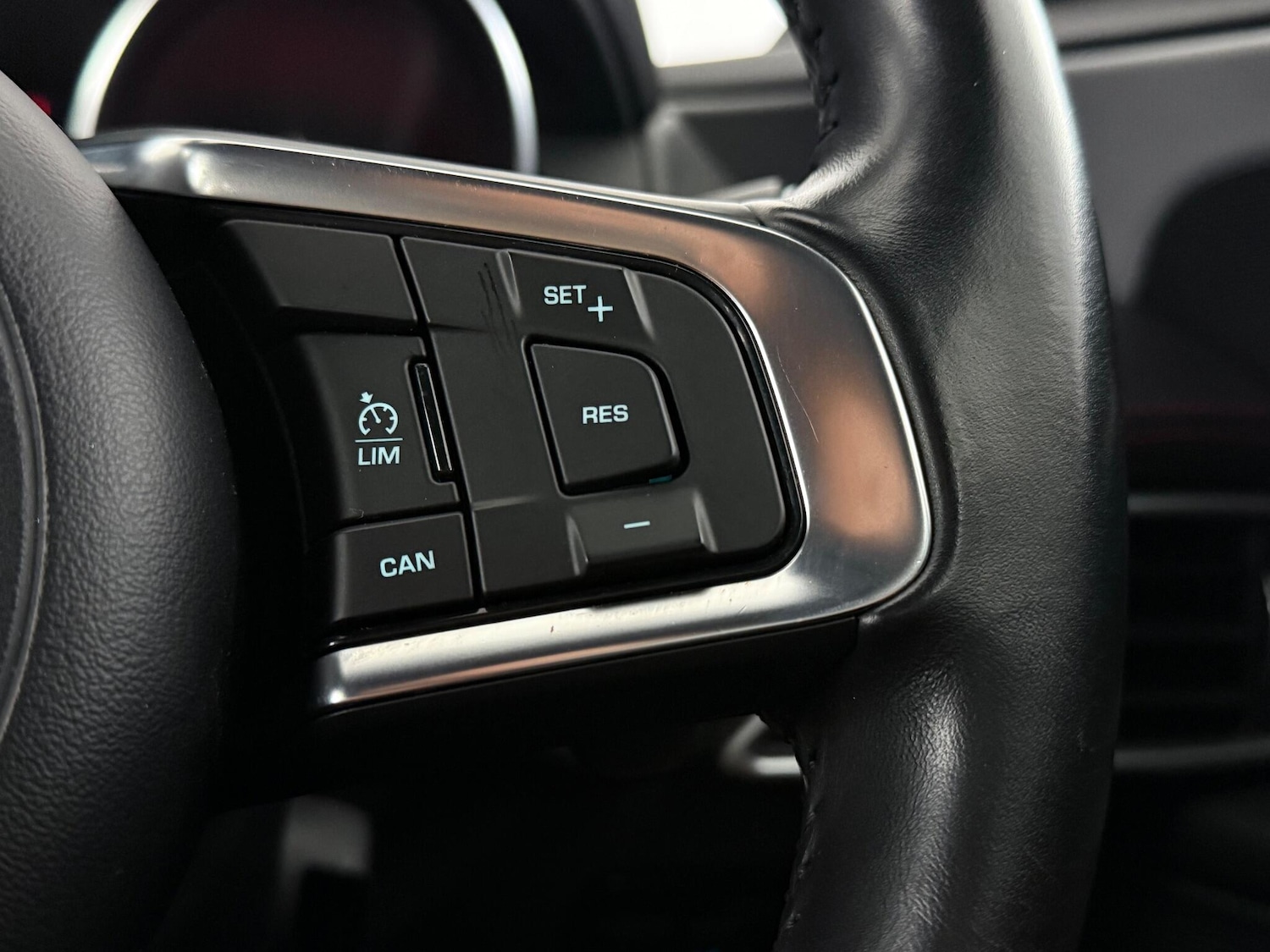 Used Jaguar XE 2016 for sale - 77082145: Photo 26