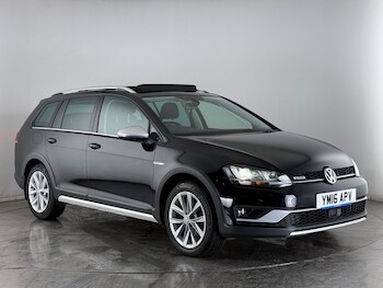 Used Volkswagen Golf 2016 for sale - 77672099: Photo