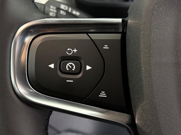 Used Volvo XC40 2023 for sale - 76216899: Photo 25