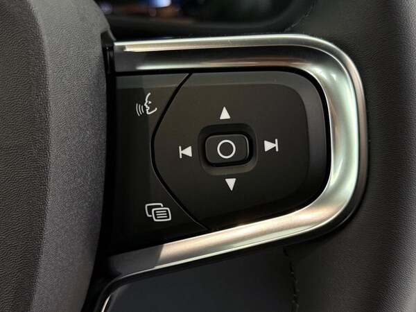 Used Volvo XC40 2023 for sale - 76216899: Photo 27