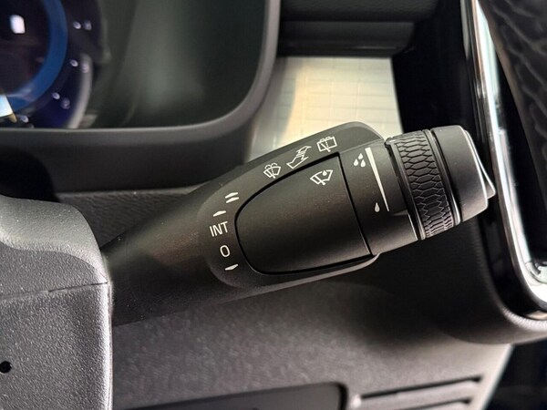 Used Volvo XC40 2023 for sale - 76216899: Photo 30