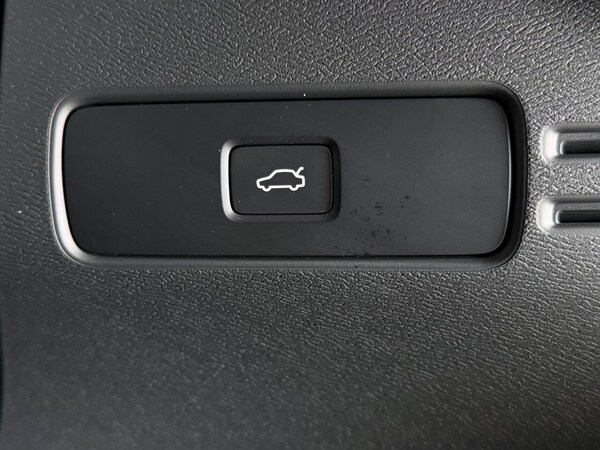 Used Volvo XC40 2023 for sale - 76216899: Photo 31