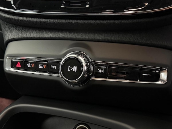 Used Volvo XC40 2023 for sale - 76216899: Photo 49