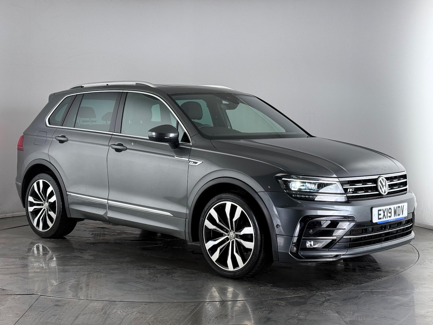 Used Volkswagen Tiguan 2019 for sale - 76855628: Photo 1