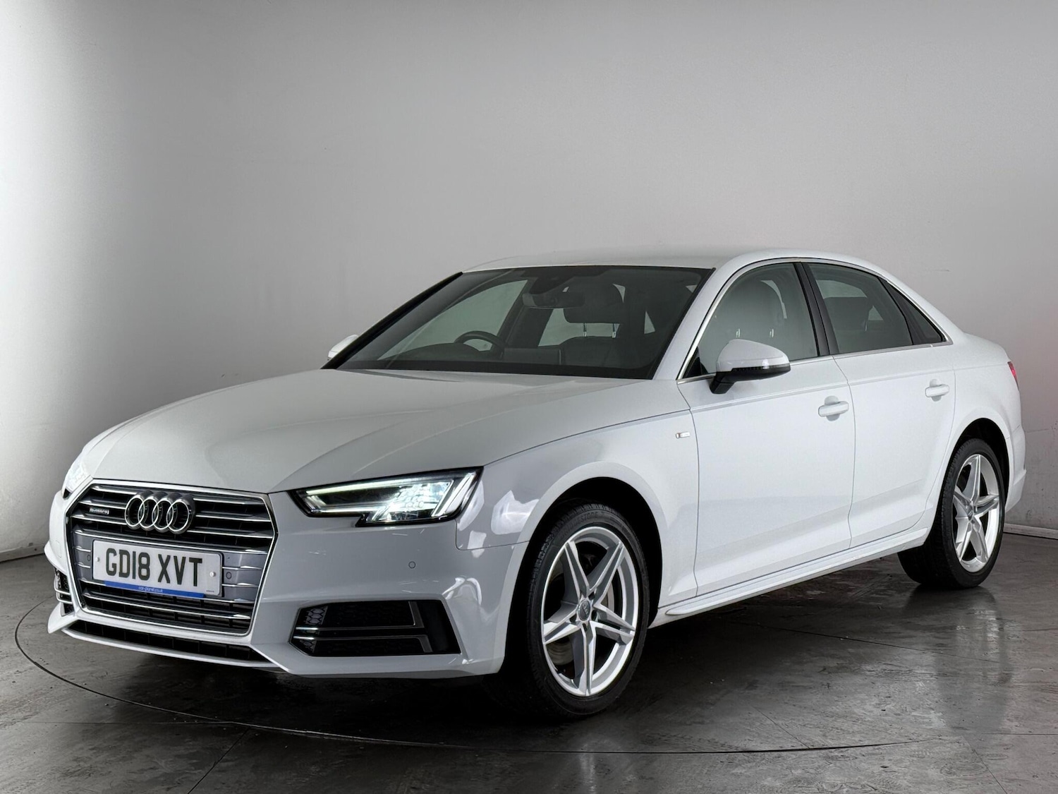 Used Audi A4 2018 for sale - 77260318: Photo 2