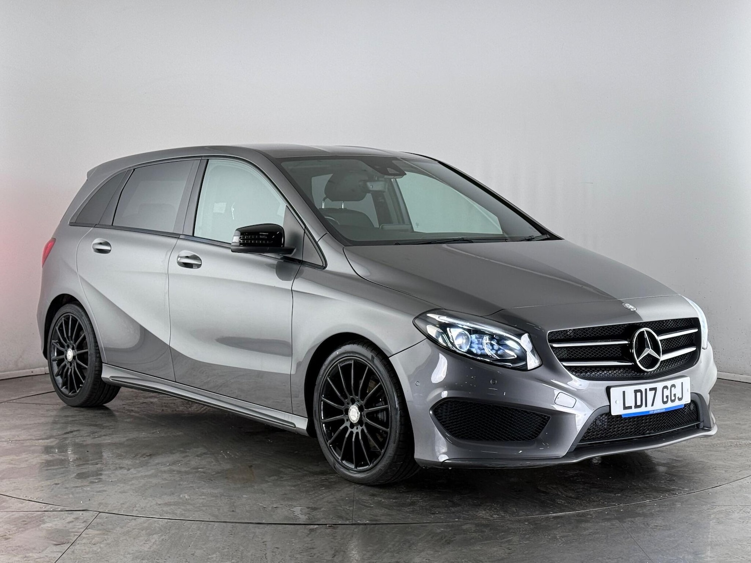 Used Mercedes-Benz B Class 2017 for sale - 77054067: Photo 1