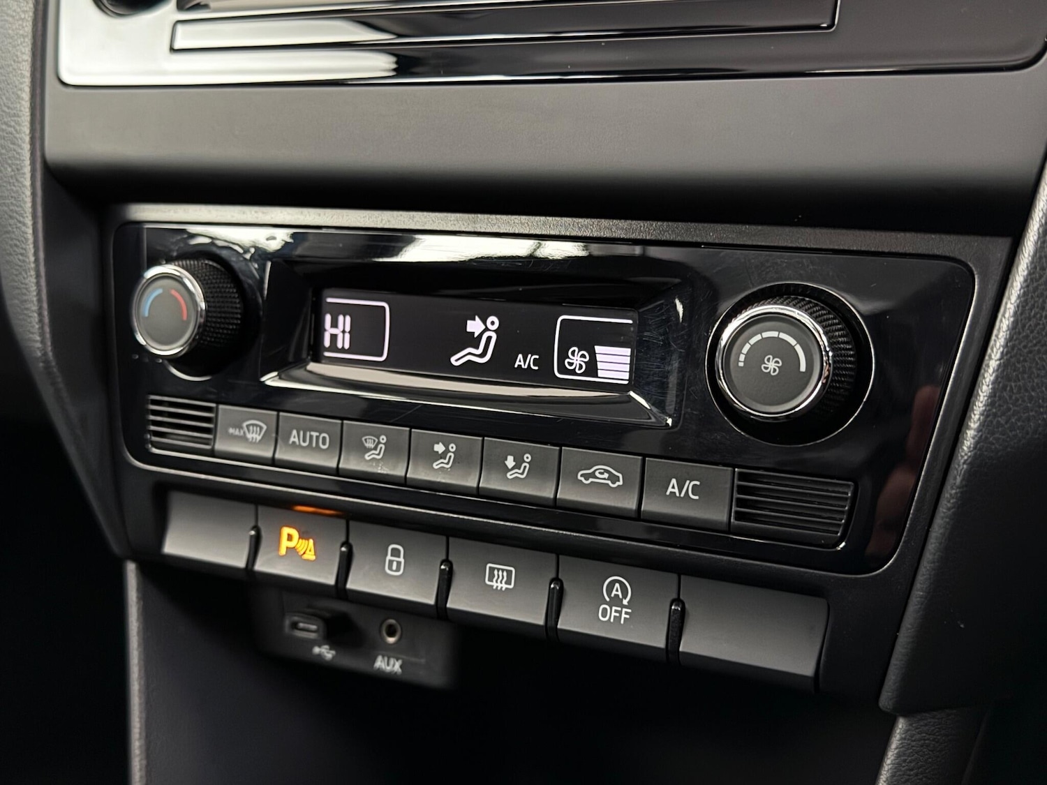 Used Skoda Rapid Spaceback 2017 for sale - 76537739: Photo 42