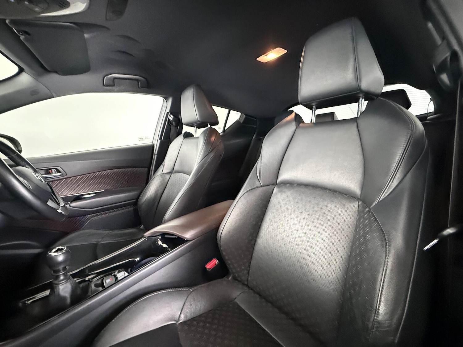 Used Toyota C-HR 2018 for sale - 76466897: Photo 16