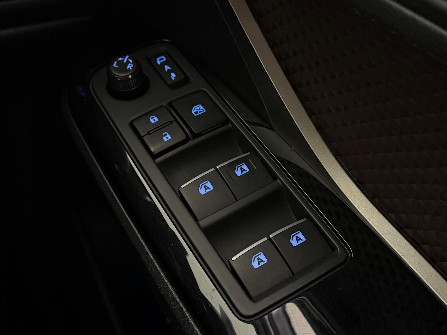 Used Toyota C-HR 2018 for sale - 76466897: Photo 40