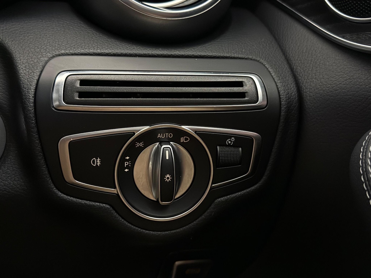 Used Mercedes-Benz C Class 2019 for sale - 77259849: Photo 35