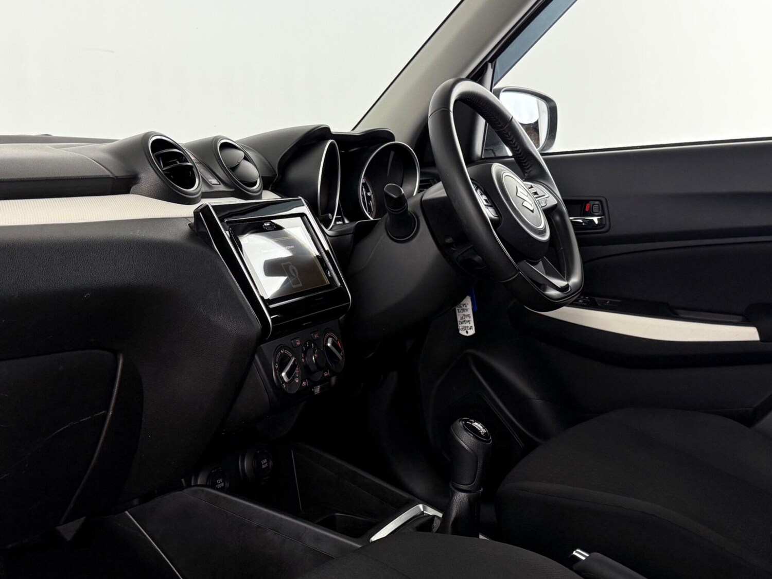 Used Suzuki Swift 2023 for sale - 77560059: Photo 11