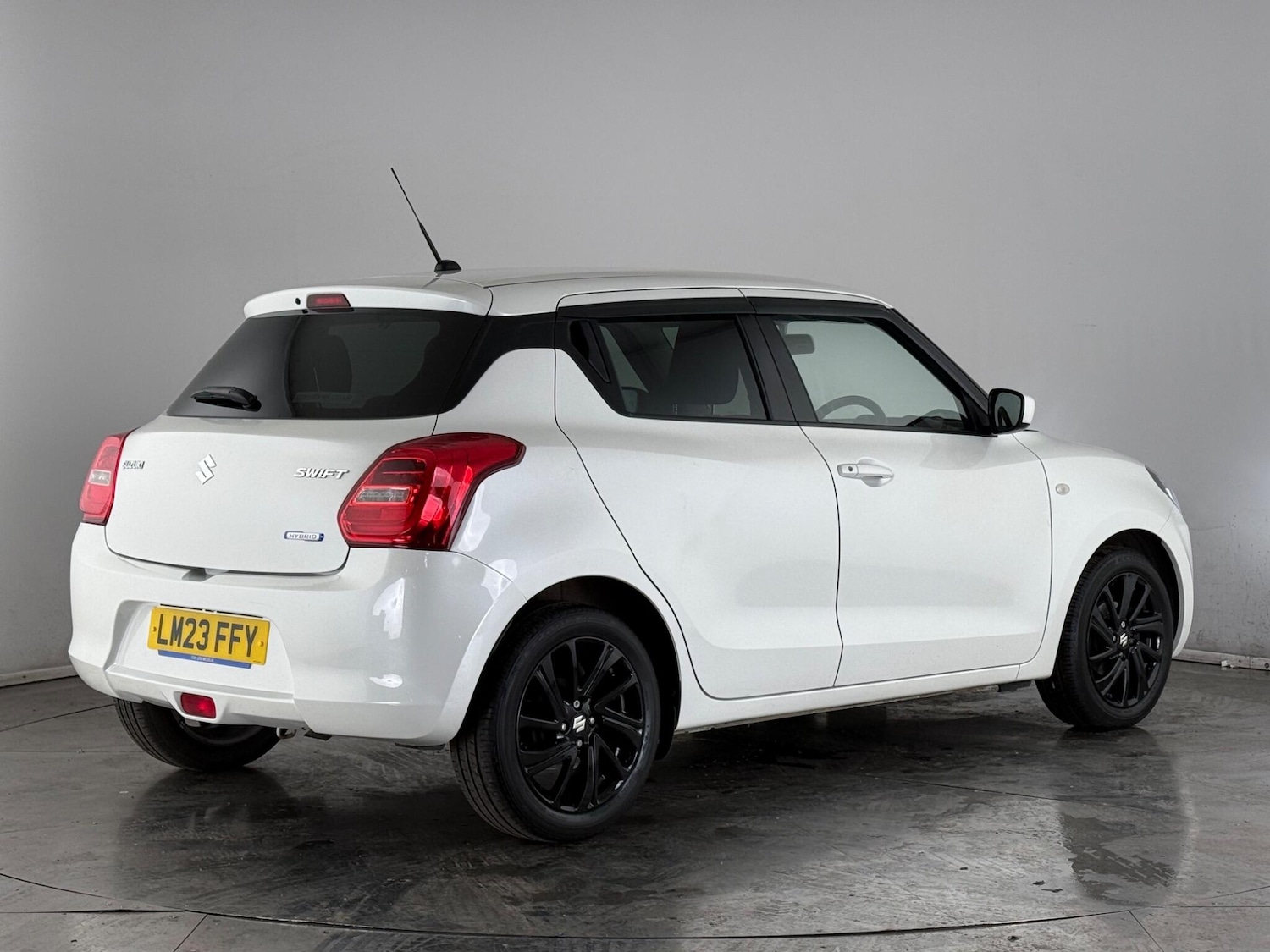 Used Suzuki Swift 2023 for sale - 77560059: Photo 3