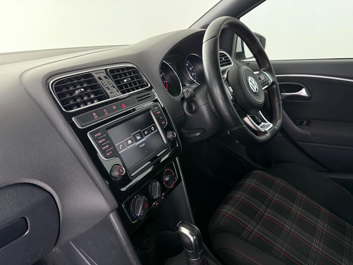 Used Volkswagen Polo 2016 for sale - 77221727: Photo 12