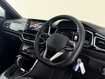 Used Volkswagen T-Roc 2023 for sale - 79037391: Photo