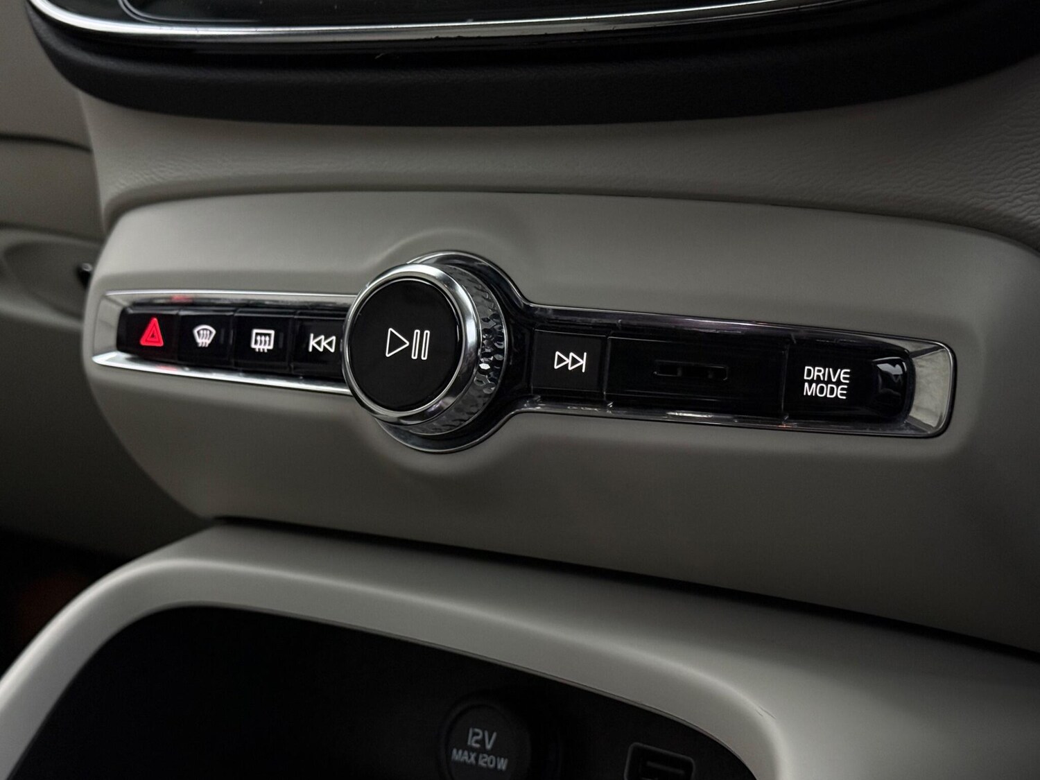 Used Volvo XC40 2020 for sale - 78144164: Photo 32