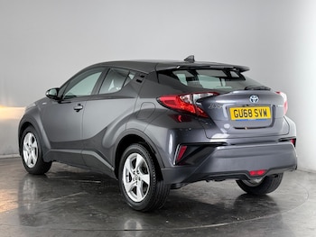 Used Toyota C-HR 2018 for sale - 77259510: Photo