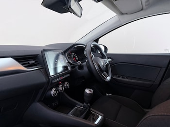 Used Renault Captur 2021 for sale - 79037420: Photo