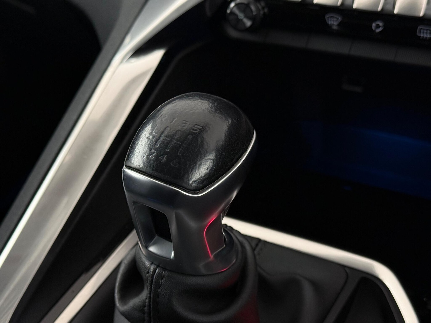 Used Peugeot 3008 2018 for sale - 76607854: Photo 40