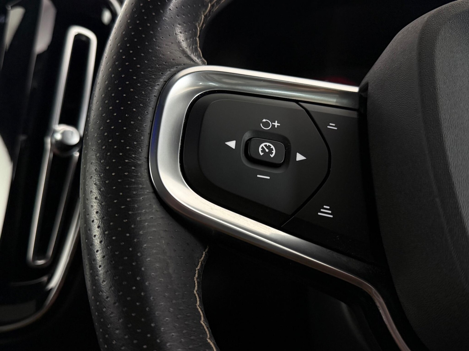 Used Volvo XC40 2020 for sale - 77222036: Photo 17