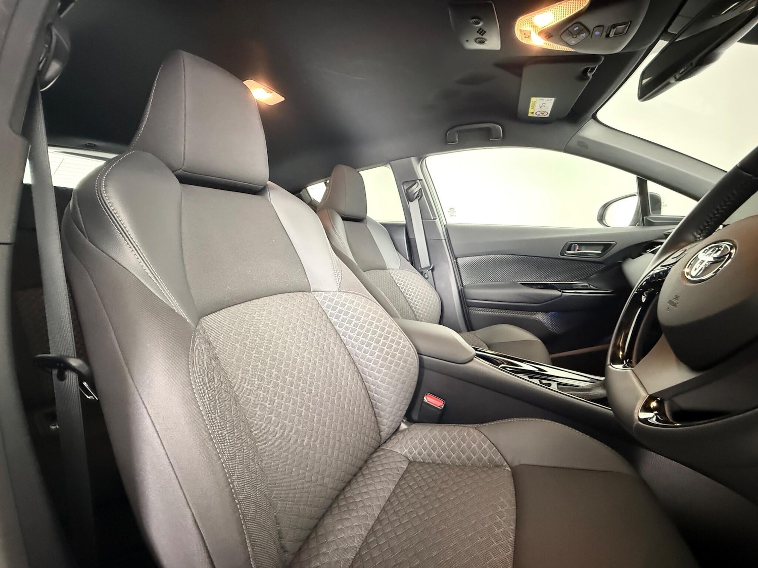 Used Toyota C-HR 2022 for sale - 77332109: Photo 11