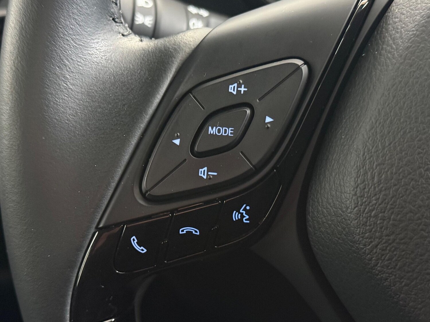 Used Toyota C-HR 2022 for sale - 77332109: Photo 17