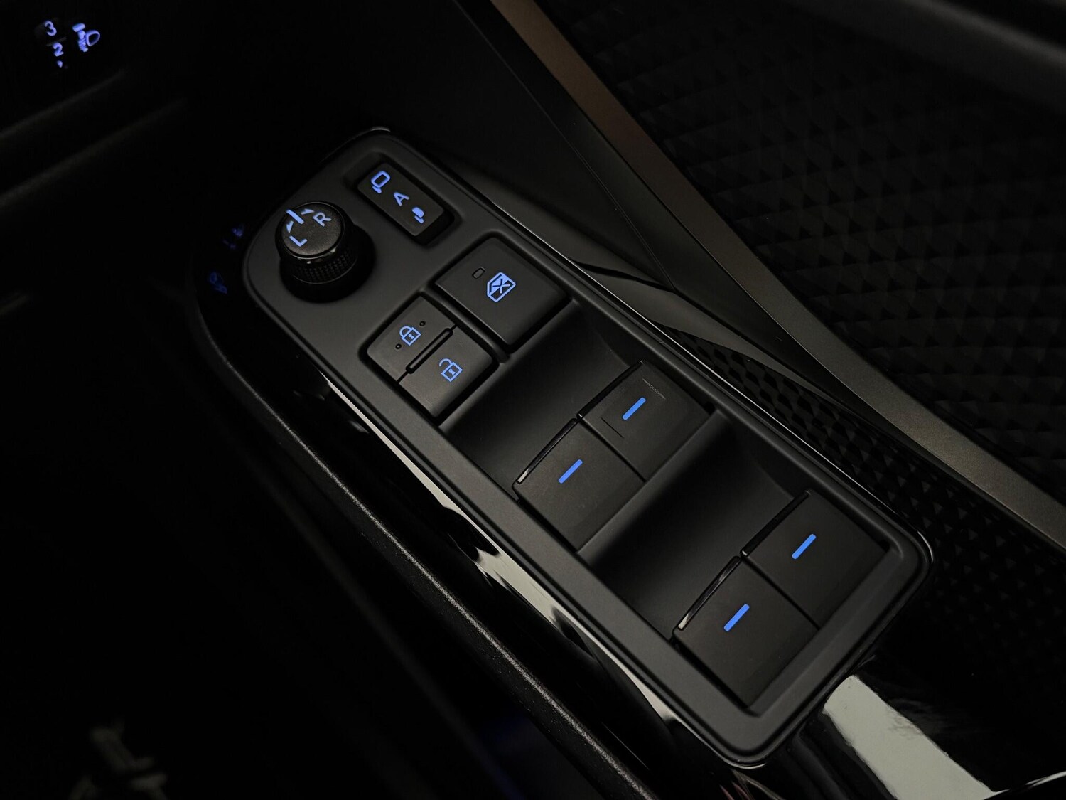 Used Toyota C-HR 2022 for sale - 77332109: Photo 29