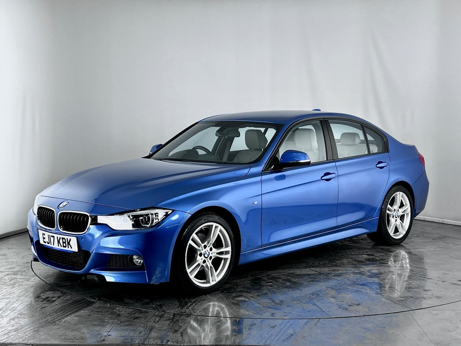Used BMW 3 Series 2017 for sale - 77246236: Photo 2