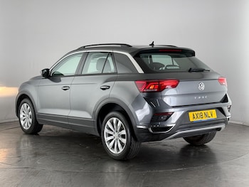 Used Volkswagen T-Roc 2018 for sale - 76484789: Photo