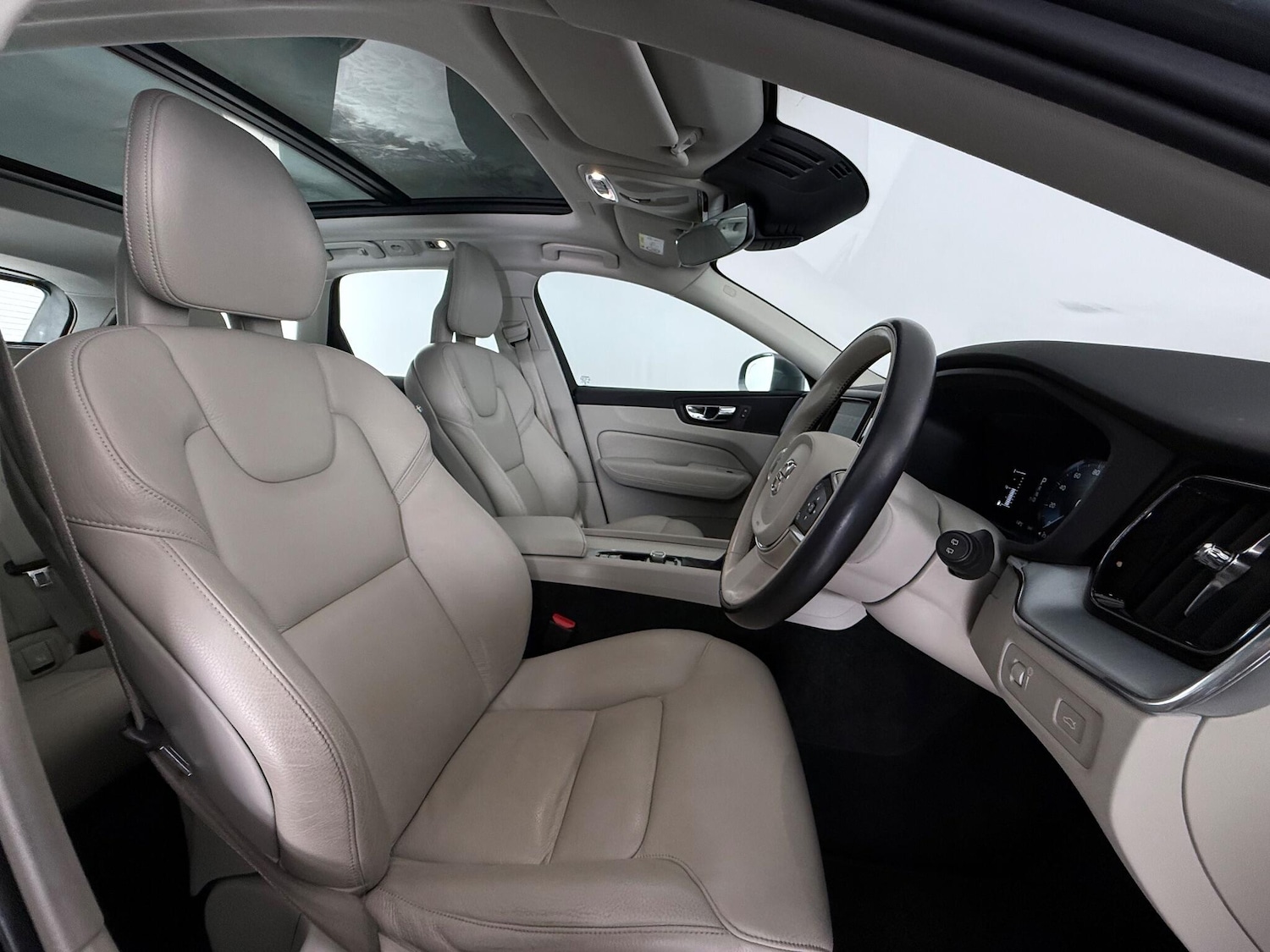 Used Volvo XC60 2017 for sale - 76666517: Photo 17