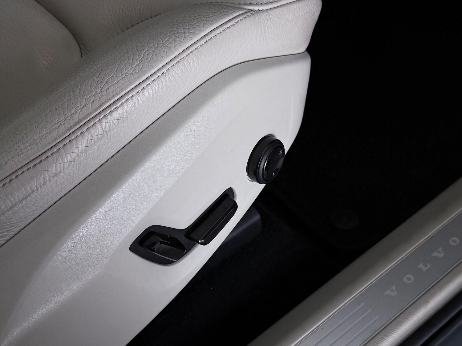 Used Volvo XC60 2017 for sale - 76666517: Photo 18