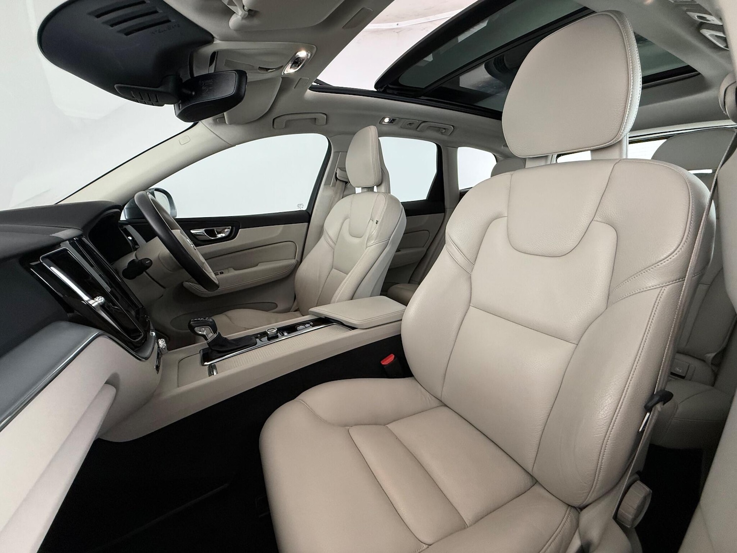 Used Volvo XC60 2017 for sale - 76666517: Photo 20