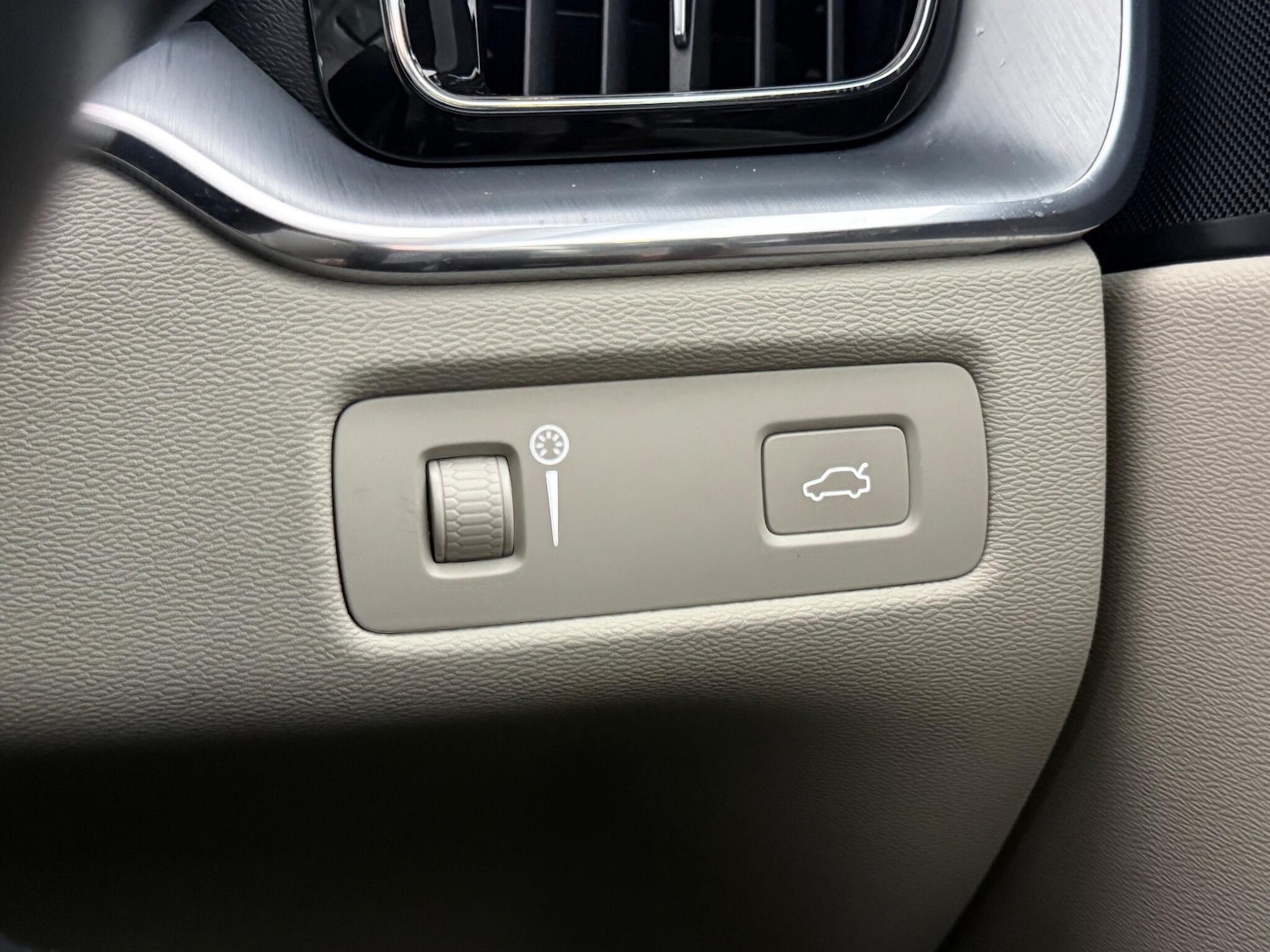 Used Volvo XC60 2017 for sale - 76666517: Photo 28