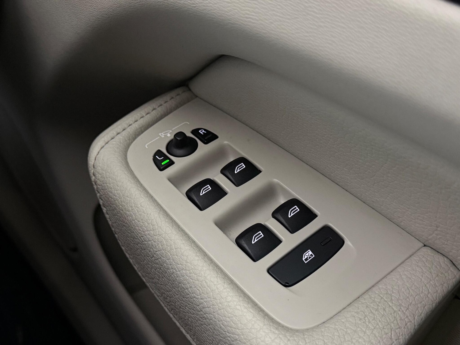 Used Volvo XC60 2017 for sale - 76666517: Photo 29