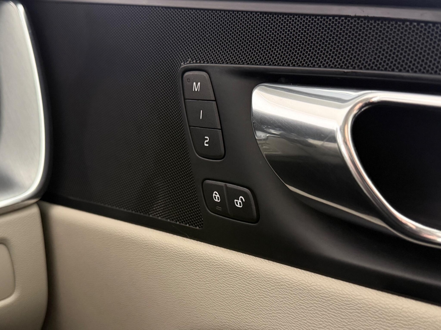 Used Volvo XC60 2017 for sale - 76666517: Photo 30