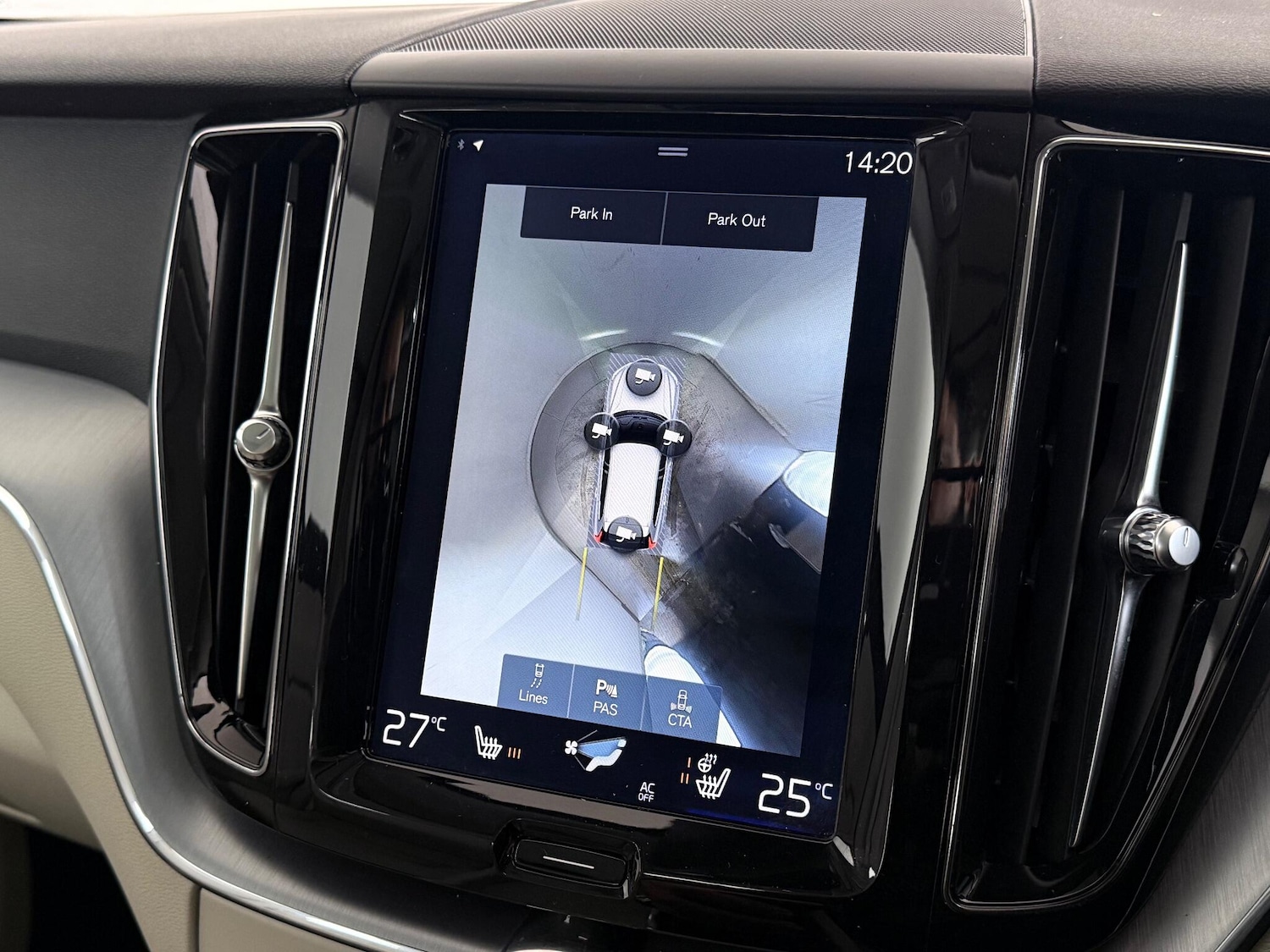 Used Volvo XC60 2017 for sale - 76666517: Photo 39