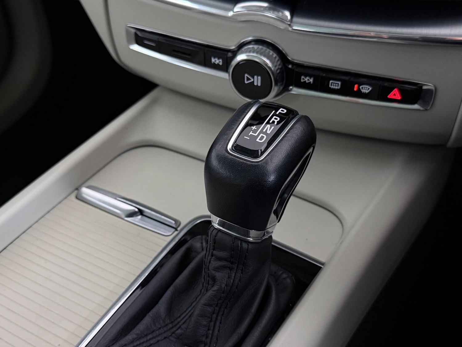 Used Volvo XC60 2017 for sale - 76666517: Photo 42