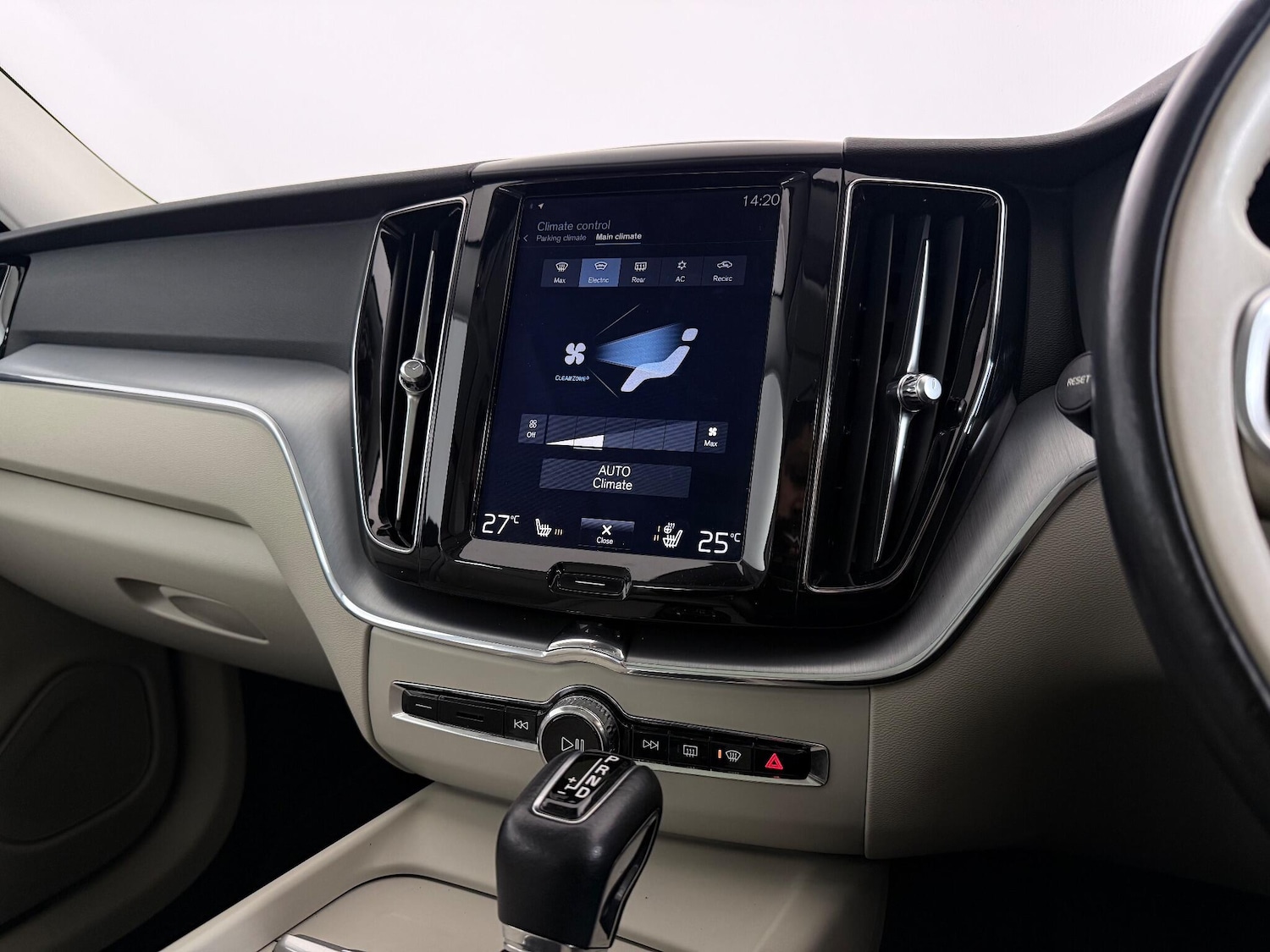 Used Volvo XC60 2017 for sale - 76666517: Photo 45