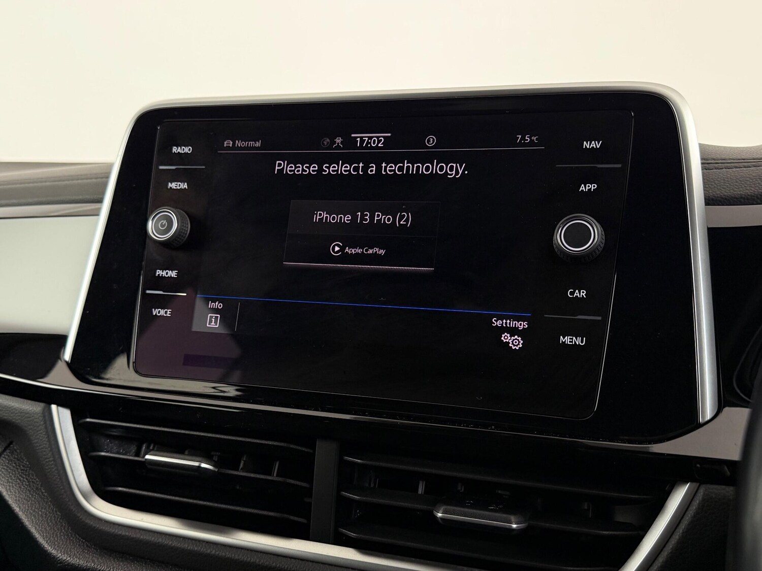 Used Volkswagen T-Roc 2022 for sale - 77280064: Photo 24