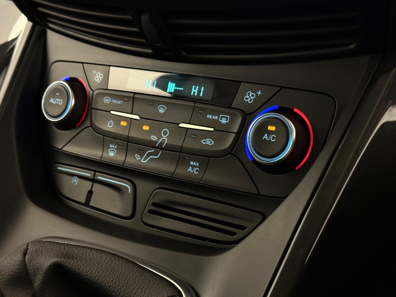 Used Ford Kuga 2017 for sale - 77182390: Photo 32